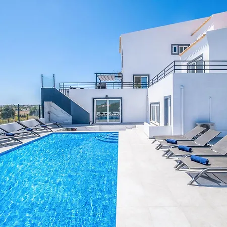 Avalon - Jacuzzi, Cinema E Piscina Aquecivel Em Armacao De * פרה
