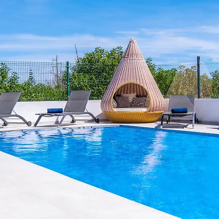 Avalon - Jacuzzi, Cinema E Piscina Aquecivel Em Armacao De